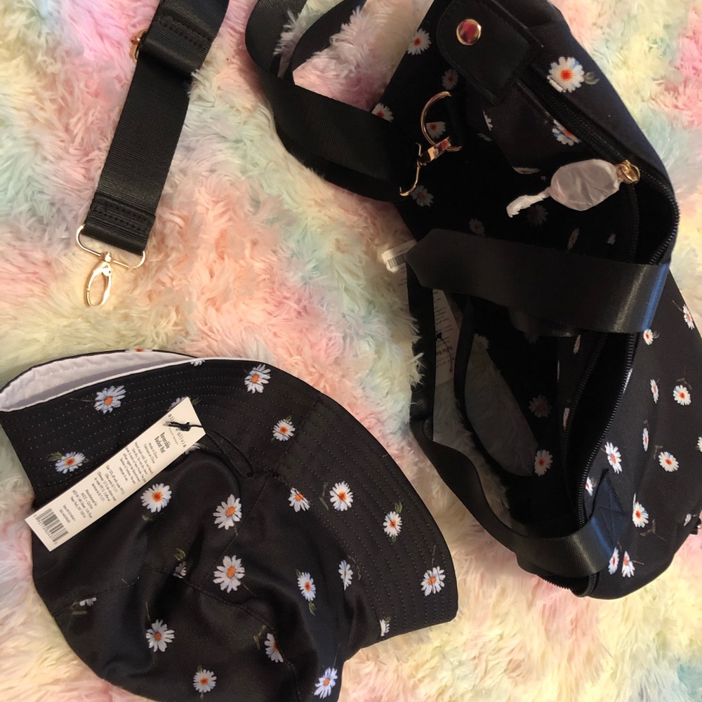 Duffle bag with hat
